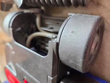 Gezocht Dyson zuigmond pneumatic  grijze aansluiting knop. beschikbaar voor biedingen