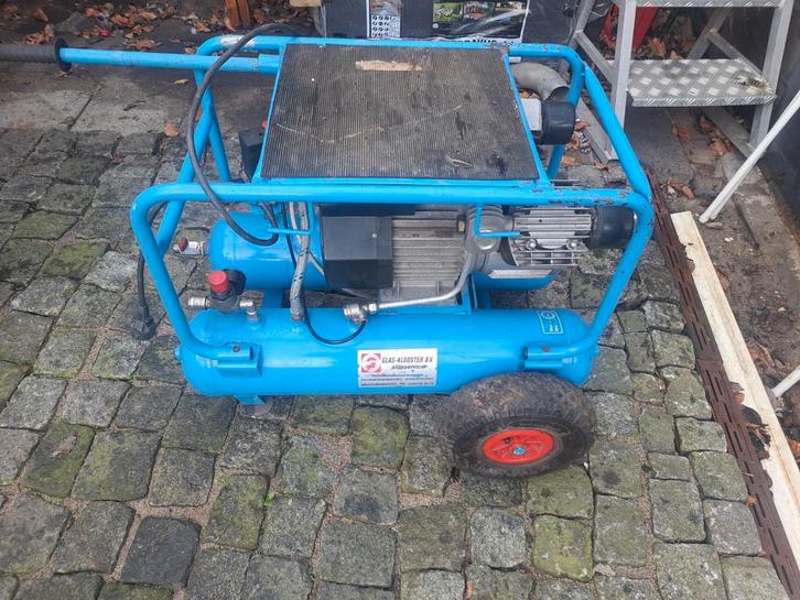 Compressor - Mobiel en Krachtig, Doe-het-zelf en Verbouw, Compressors, Gebruikt, 10 bar of meer, Minder dan 25 liter, 200 tot 400 liter/min