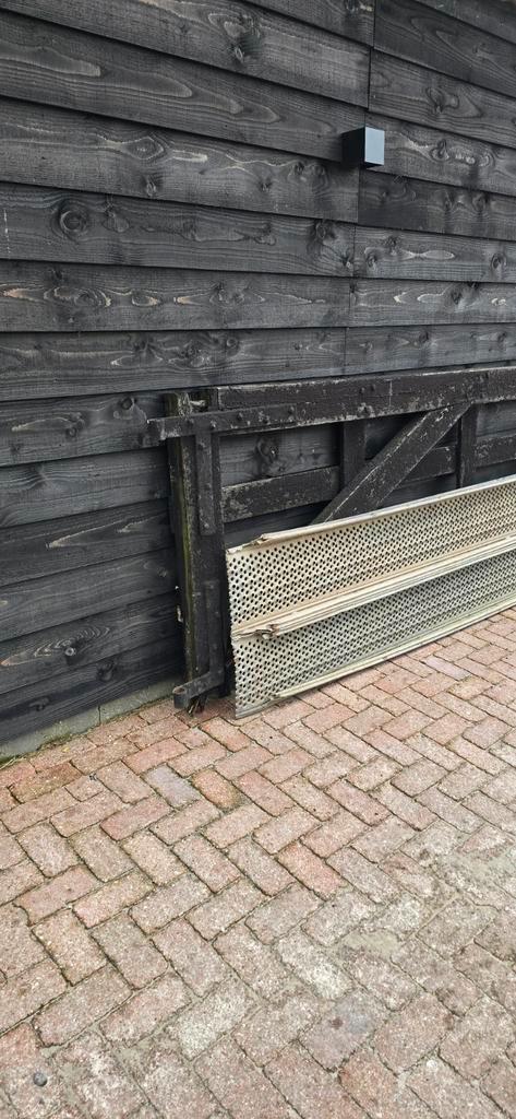 Antiek land hek met onderligger van beton, Tuin en Terras, Tuinhekken en Hekwerk, Gebruikt, Overige typen, IJzer, Met poort, Ophalen