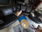gebogen leren grote bank met poef voor te liggen, Huis en Inrichting, Banken | Bankstellen, Ophalen, Gebruikt, 75 tot 100 cm
