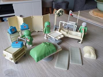 Playmobil - 2 x Ziekenhuis beschikbaar voor biedingen
