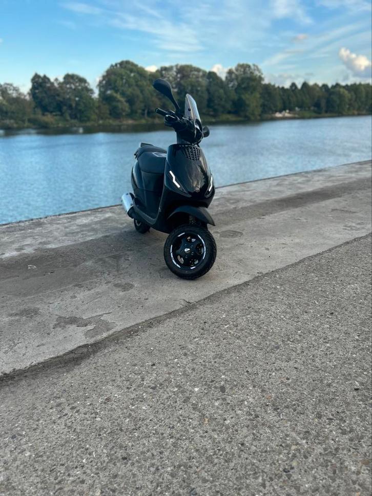Piaggio zip 125cc ac, Fietsen en Brommers, Scooters | Piaggio, Zo goed als nieuw, Zip, Maximaal 45 km/u, Benzine, Ophalen of Verzenden