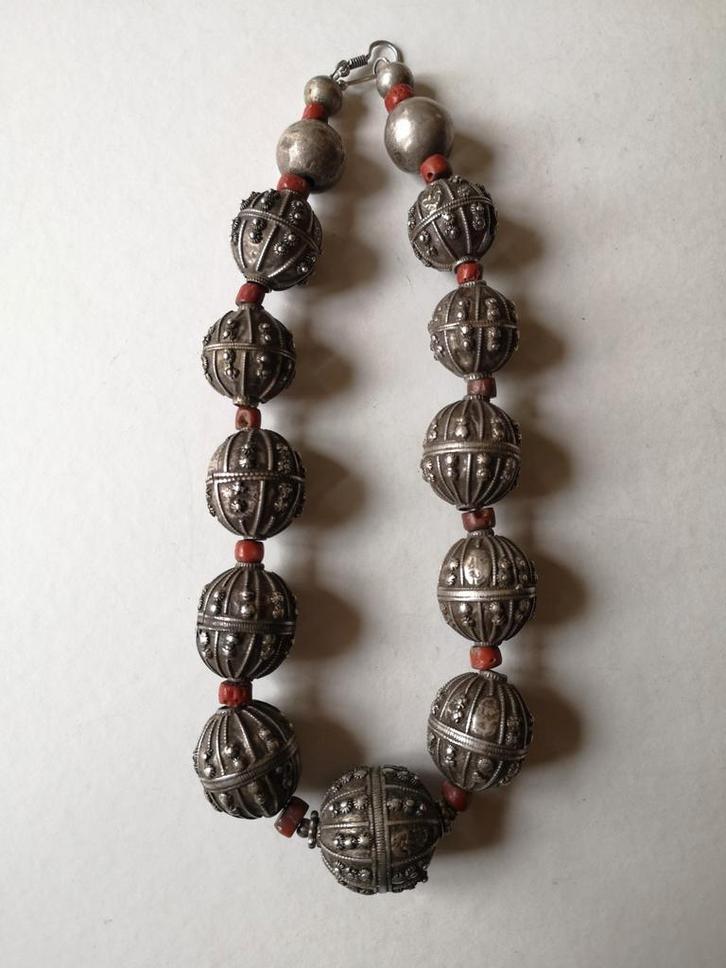Antieke zilver kralen ketting uit Jemen, Sieraden, Tassen en Uiterlijk, Antieke sieraden, Ketting, Zilver, Ophalen of Verzenden