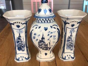 Antiek driedelig kaststel Delfts Blauw 33 cm hoog beschikbaar voor biedingen