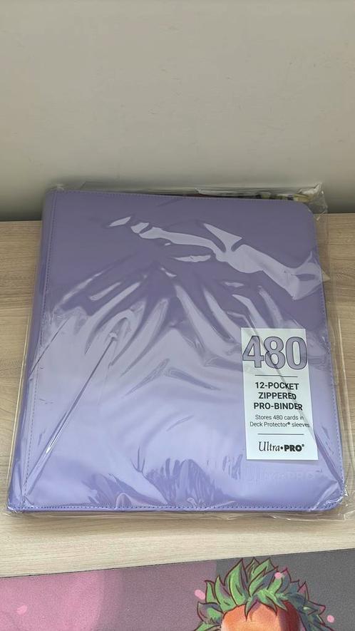 Ultra PRO Zippered 12 Pocket Pro Binder Vivid Purple / Lila, Hobby en Vrije tijd, Verzamelkaartspellen | Pokémon, Zo goed als nieuw