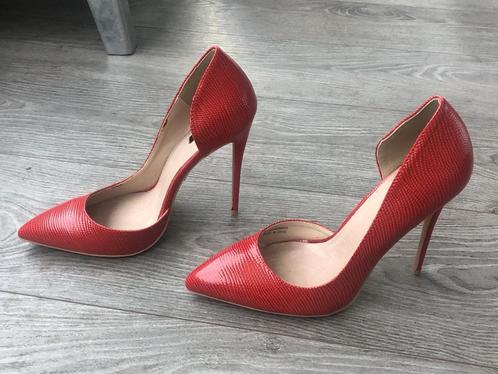 rode pumps (40, valt klein), Kleding | Dames, Schoenen, Nieuw, Pumps, Rood, Ophalen of Verzenden