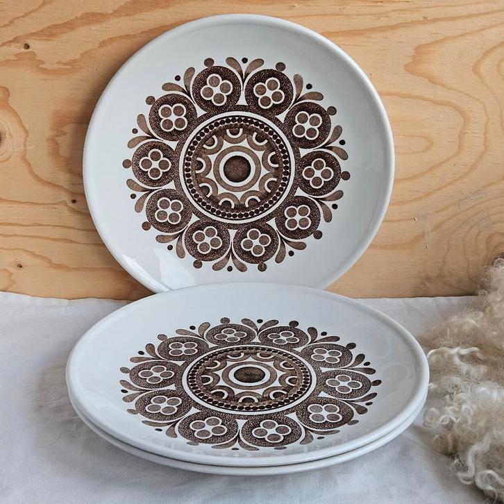 Roulette England dinerborden ecru bruin - 3 stuks, Huis en Inrichting, Keuken | Servies, Gebruikt, Bord(en), Overige stijlen, Keramiek