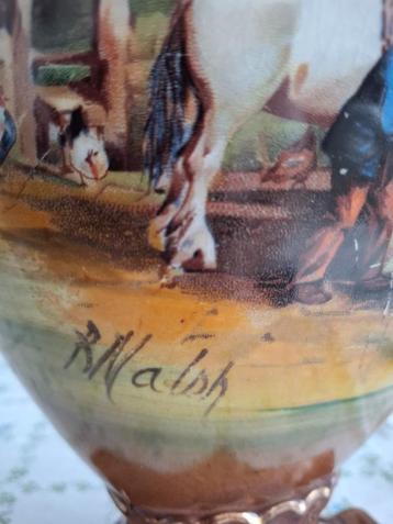 Oude vaas gesigneerd beschikbaar voor biedingen