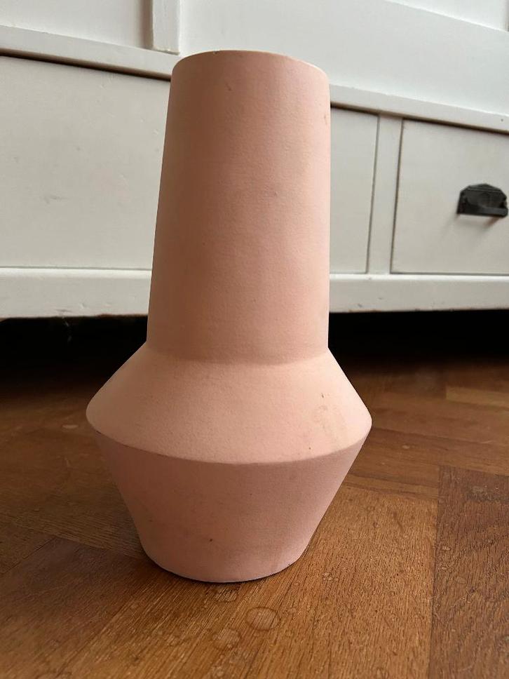 minimalistisch keramisch object/vaas, Huis en Inrichting, Woonaccessoires | Wandplanken en Boekenplanken, Gebruikt, Ophalen of Verzenden
