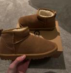 Uggs Mini Chestnut Maat 38, Ophalen of Verzenden, Zo goed als nieuw, Meisje, Laarsjes