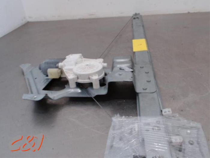 Ruitmechaniek 2Deurs links-voor van een Volkswagen Crafter, Auto-onderdelen, Ruiten en Toebehoren, Volkswagen, Gebruikt, 3 maanden garantie