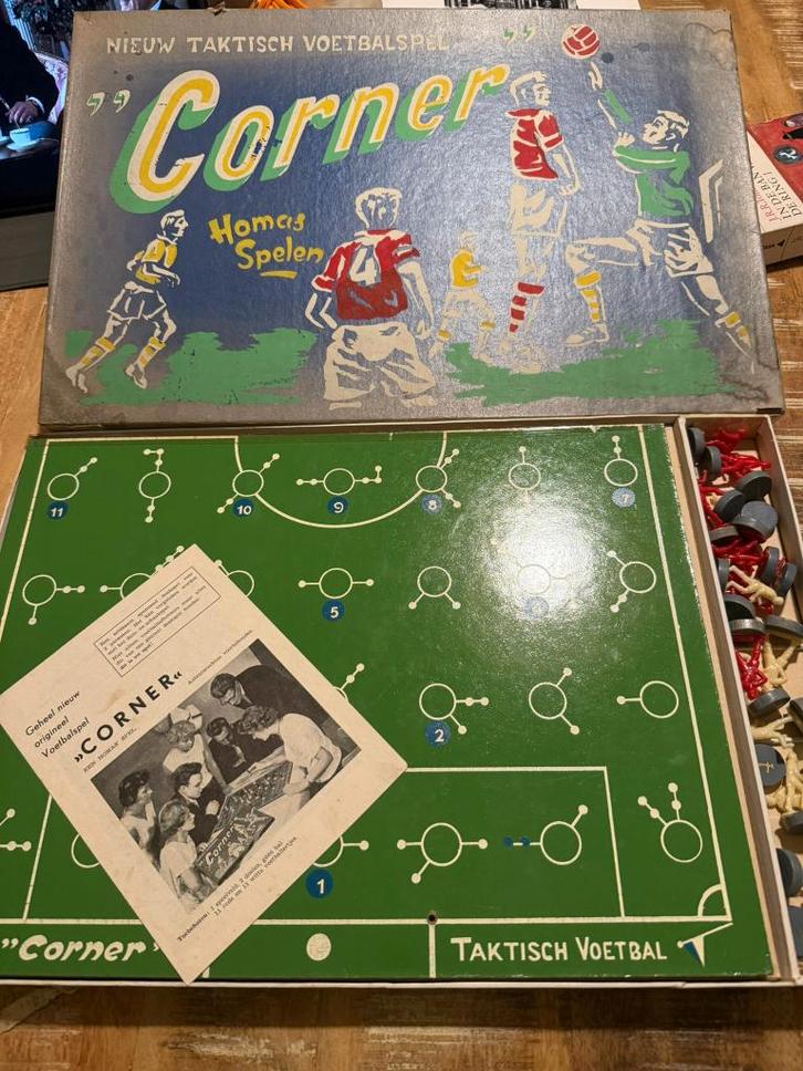 Nieuw Taktisch voetbalspel: Corner - Homas * Volledig*, Hobby en Vrije tijd, Gezelschapsspellen | Bordspellen, Gebruikt, Een of twee spelers
