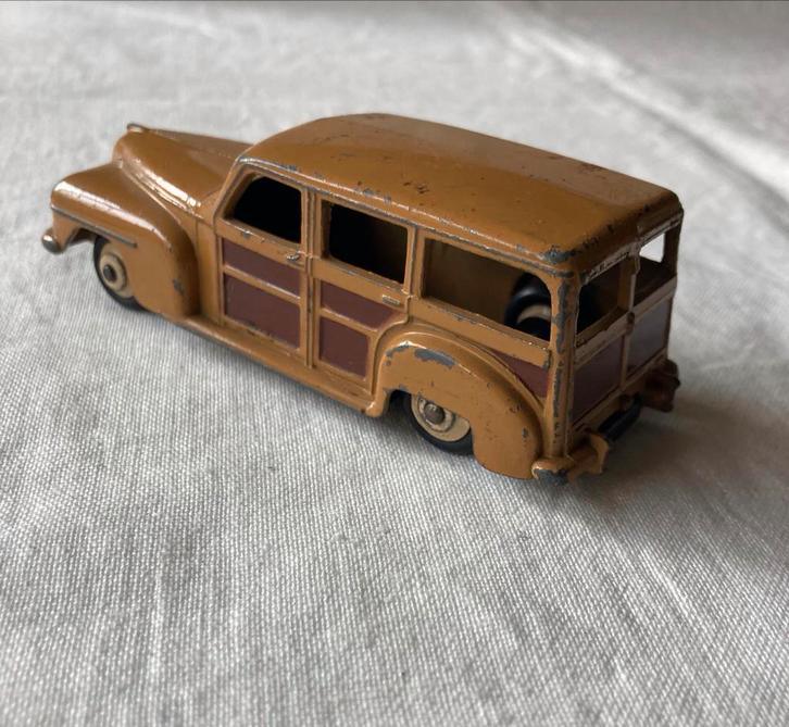 Dinky Toys Plymouth Woody Estate Car 344, Hobby en Vrije tijd, Modelauto's | 1:43, Gebruikt, Auto, Overige merken, Ophalen of Verzenden