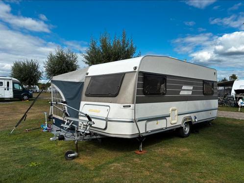 Eriba, 3 hoog stabelbed, voortent/luifel, nieuwe binnenkant, Caravans en Kamperen, Caravans, Particulier, tot en met 2, Rondzit