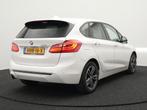 BMW 2 Serie Active Tourer 225xe iPerformance Plug in Hybrid, Gebruikt, Lichtsensor, Leder en Stof, Wit