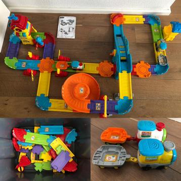 Vtech Toet toet treinstation inclusief extra rails en trein beschikbaar voor biedingen