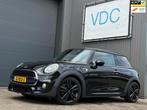 Mini Mini 1.5 Cooper Serious Business | JCW | Xenon | Half L, Voorwielaandrijving, 136 pk, Gebruikt, 4 stoelen