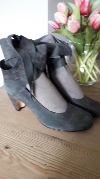 Fred de la Bretoniere Schabbies pumps Ballerina's 41, Kleding | Dames, Schoenen, Zo goed als nieuw, Grijs, Ophalen of Verzenden