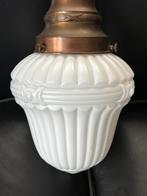 Art Deco hanglamp in wit opaal, jaren 20-30’s, Antiek en Kunst, Antiek | Lampen, Ophalen of Verzenden
