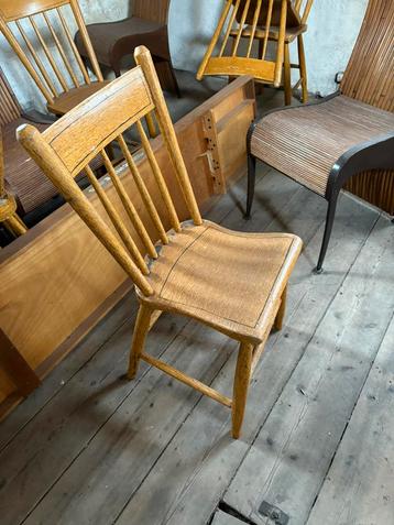 6 van deze originele Oirschotse stoelen. Vintage  beschikbaar voor biedingen
