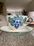 Poole Pottery kop en schotel druivenmotief, Ophalen of Verzenden, Zo goed als nieuw, Overige stijlen, Kop(pen) en/of Schotel(s)