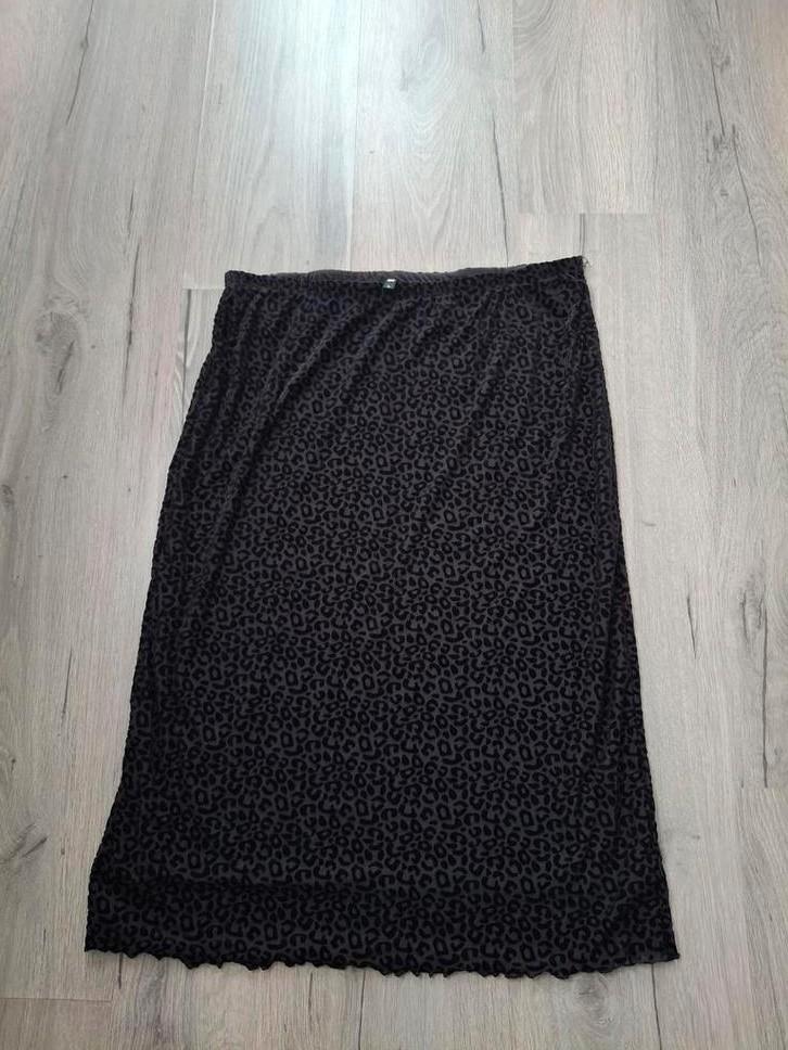 Panterprint rok met zacht velours reliëf. Bijna gratis, Kleding | Dames, Rokken, Zo goed als nieuw, Maat 38/40 (M), Zwart, Knielengte