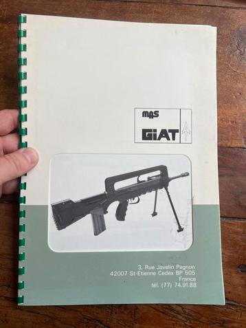 Wapen catalogus FAMAS GiAT F1 Submachine Gun 5.56 geweer beschikbaar voor biedingen