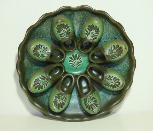 Uniek groen aardewerk schaal met klompjes, Antiek en Kunst, Antiek | Keramiek en Aardewerk, Ophalen