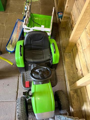 Elektrische tractor met rubber banden en leren zit beschikbaar voor biedingen