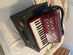 Stella accordeon met een rode  koffer, Muziek en Instrumenten, Accordeons, Overige merken, 48-bas, Ophalen of Verzenden, Zo goed als nieuw