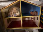Nostalgisch poppenhuis met evenoude houten meubeltjes., Ophalen, Gebruikt, Poppenhuis