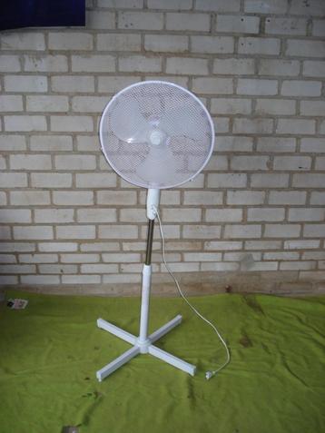 statief ventilator  130 x 43 cm   beschikbaar voor biedingen