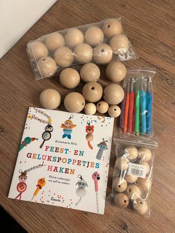Feest en gelukspoppetjes haken set beschikbaar voor biedingen