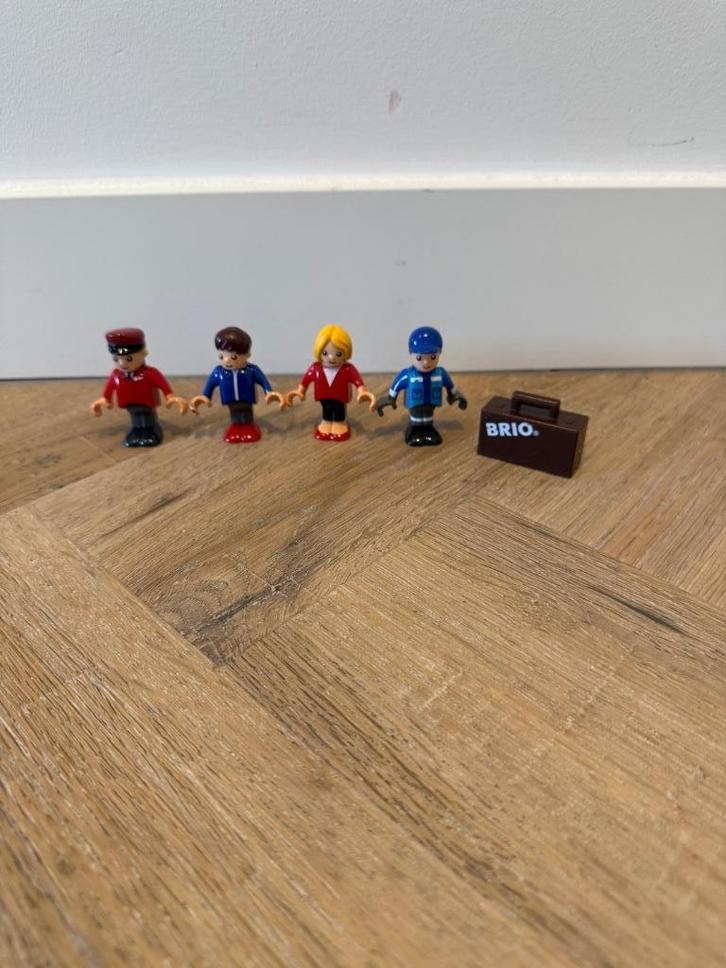 Heel goed 5x Brio minifiguur houten trein koffer 33512 set, Kinderen en Baby's, Speelgoed | Houten speelgoed, Zo goed als nieuw