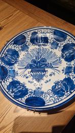Delfts Blauw Bord met Bloemmotief, Antiek en Kunst, Antiek | Wandborden en Tegels, Ophalen of Verzenden
