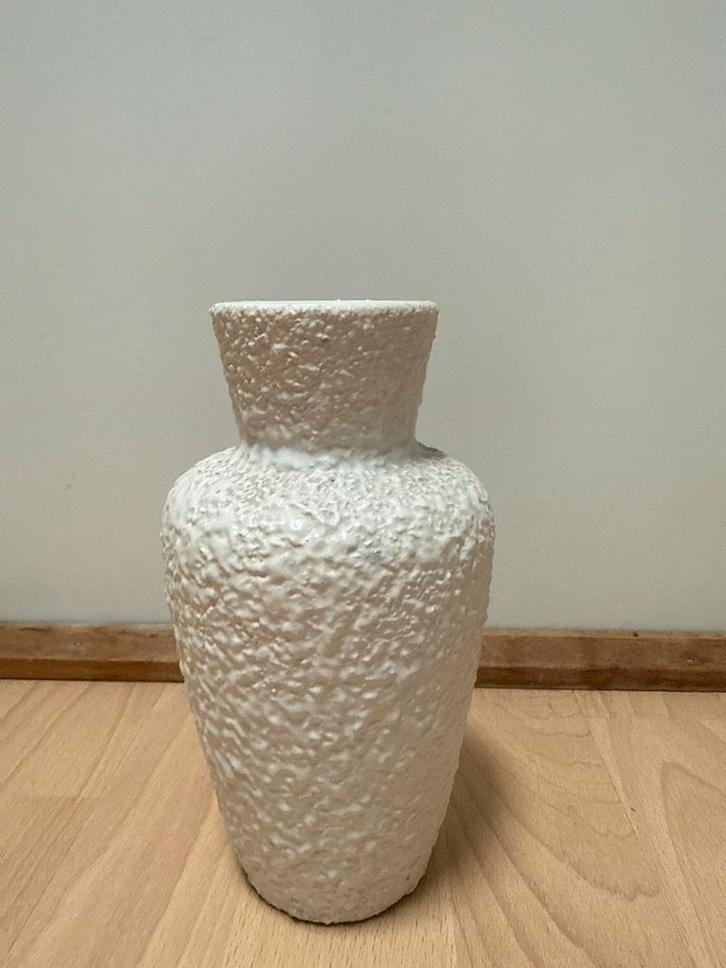 West Germany vaasje, wit, 18cm, Huis en Inrichting, Woonaccessoires | Vazen, Zo goed als nieuw, Wit, Minder dan 50 cm, Aardewerk of Porselein