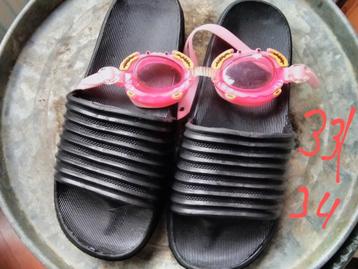Badslippers en zwembril  beschikbaar voor biedingen