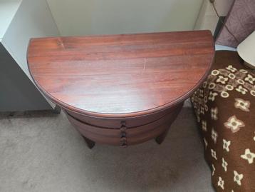 half ronde tafel/kast of toilettafel
