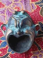Mooi zwaar antiek offerpotje uit Indonesië van brons 8 cm.