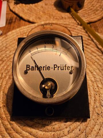 Antieke volt meter, Batterie-Prüfer. beschikbaar voor biedingen