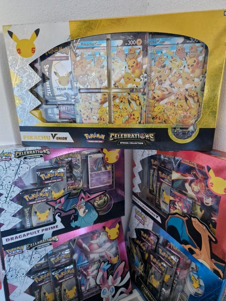 Celebrations 25th Anniversary boxen, Hobby en Vrije tijd, Verzamelkaartspellen | Pokémon, Nieuw, Booster, Foil, Ophalen of Verzenden
