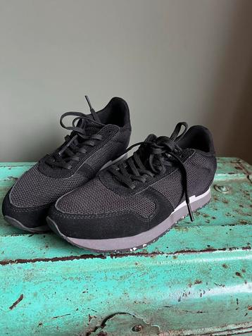 Zwarte Sneakers - Maat 38 beschikbaar voor biedingen