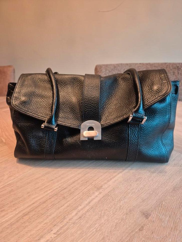 Prada Leren Handtas met Zilveren Hardware, Sieraden, Tassen en Uiterlijk, Tassen | Schoudertassen, Gebruikt, Zwart, Verzenden