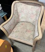 Vintage bloemen fauteuil – klassiek en comfortabel, Hout, Onbekend, Ophalen of Verzenden, Zo goed als nieuw