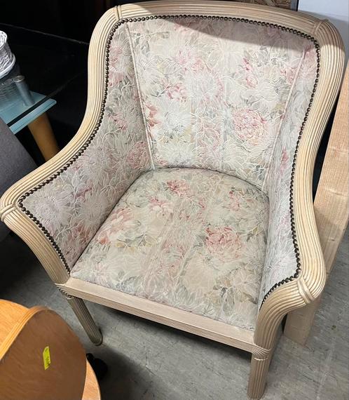 Vintage bloemen fauteuil – klassiek en comfortabel, Huis en Inrichting, Fauteuils, Zo goed als nieuw, Hout, Stof, 75 tot 100 cm