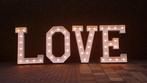 Luxe "LOVE" letters met verlichting., Hobby en Vrije tijd, Feestartikelen | Verhuur, Zo goed als nieuw, Ophalen, Valentijn of Romantisch