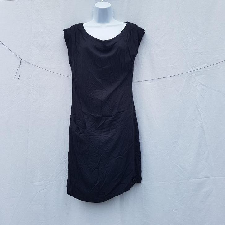 Leuke zwarte jurk mt M merk Skunkfunk, Kleding | Dames, Jurken, Zo goed als nieuw, Maat 38/40 (M), Zwart, Knielengte, Ophalen of Verzenden