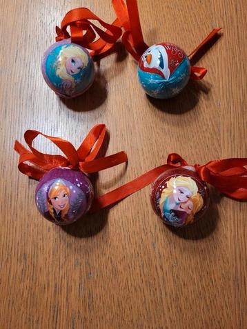 Frozen kerstballen  beschikbaar voor biedingen