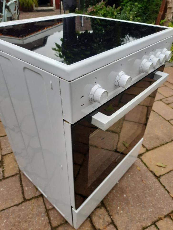 Beko keramisch fornuis met oven/ grill, Witgoed en Apparatuur, Fornuizen, Zo goed als nieuw, Vrijstaand, Keramisch, 4 kookzones