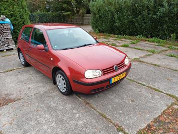 Vw Golf 4 1.6 nieuwe 14mnd APK + grote beurt zie omschrijvin beschikbaar voor biedingen